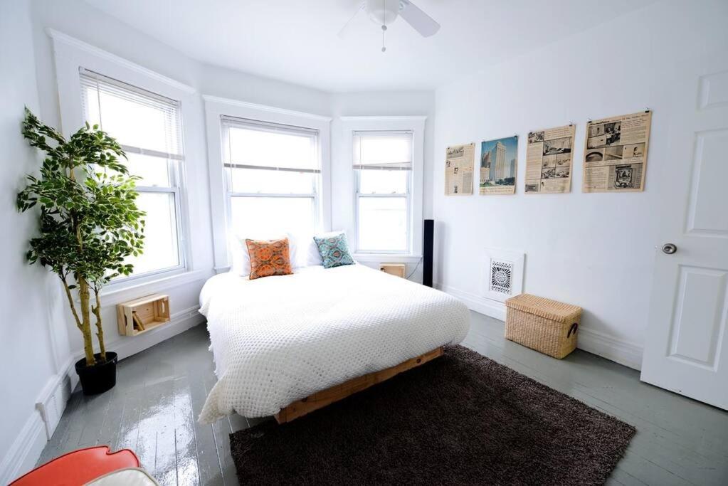 5-bedroom, Near Museums & Ping Pong Holiday home