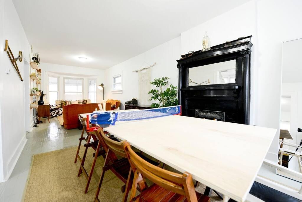 5-bedroom, Near Museums & Ping Pong Holiday home