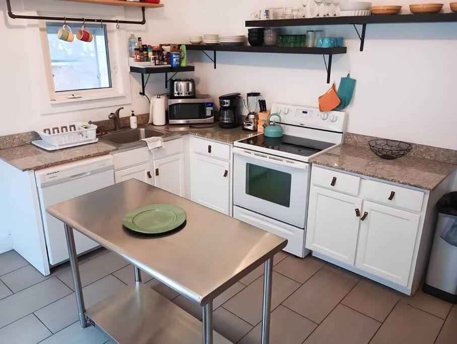5-bedroom, Near Museums & Ping Pong Detroit